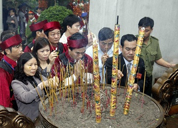 "Tín ngưỡng thờ cúng Hùng Vương ở Phú Thọ chuẩn bị trình UNESSCO để được công nhận là di sản văn hóa phi vật thể đại diện của nhân loại. Ảnh: Thanh Tùng/TTXVN. "Tín ngưỡng thờ cúng Hùng Vương ở Phú Thọ chuẩn bị trình UNESSCO để được công nhận là di sản văn hóa phi vật thể đại diện của nhân loại. Ảnh: Thanh Tùng/TTXVN.