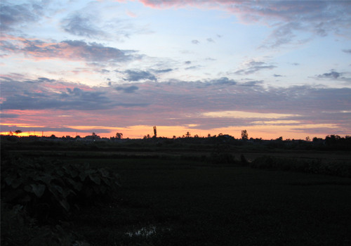 Bình minh trên làng quê xứ Huế. Bình minh trên làng quê xứ Huế.