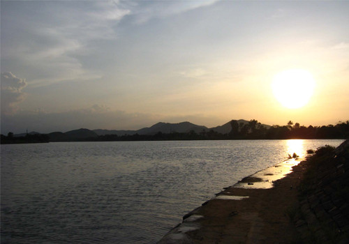 Hoàng hôn trên sông Hương. Hoàng hôn trên sông Hương.