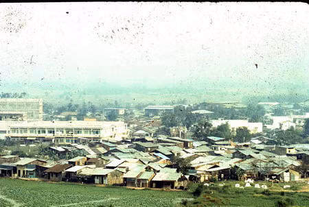 Toàn cảnh một khu dân cư ở ngoại ô.