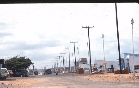 Một con đường ở ngoại ô Sài Gòn.