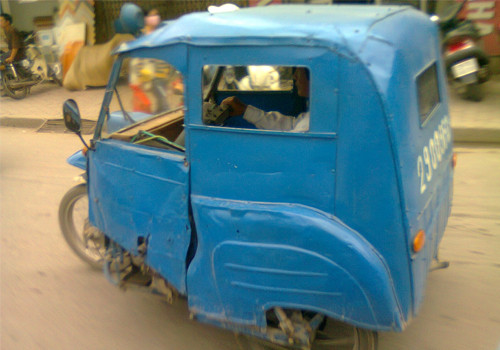 "Siêu xe" made in Việt Nam? Chụp trên đường Phạm Văn Đồng - Hà Nội. Ảnh: Trần Thanh Hải "Siêu xe" made in Việt Nam? Chụp trên đường Phạm Văn Đồng - Hà Nội. Ảnh: Trần Thanh Hải