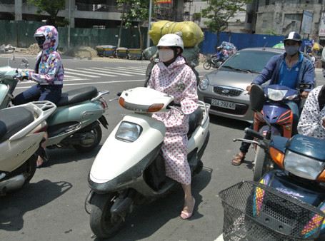 Hà Nội nắng nóng từ trưa nhưng chiều chuyển mát. Ảnh: Q.Phong. Hà Nội nắng nóng từ trưa nhưng chiều chuyển mát. Ảnh: Q.Phong.