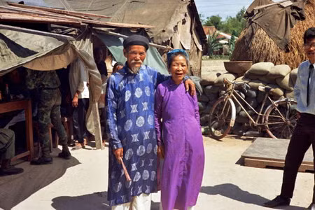 Cha mẹ của chú rể.