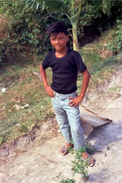 Em trai chú rể, có biệt danh là Joe, một đứa trẻ lanh lợi.