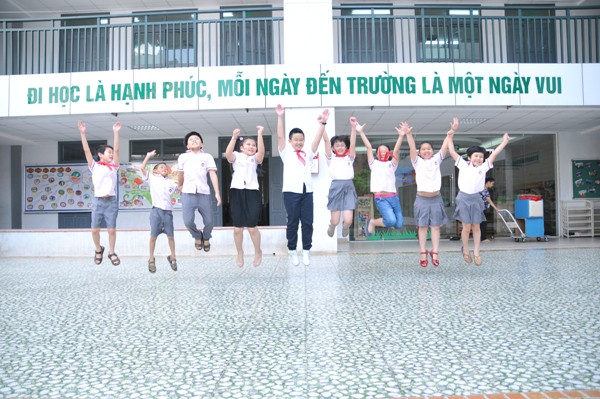 Hình ảnh học sinh tham gia Học bổng Ngôi Sao.