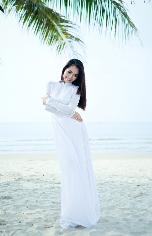 Cát trắng, mây trắng, áo dài trắng.... Cát trắng, mây trắng, áo dài trắng....