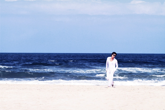 "Nhiều lúc, con người cứ lo đua chen cùng danh lợi, quên mất xung quanh mình còn có những niềm vui đơn giản" . "Nhiều lúc, con người cứ lo đua chen cùng danh lợi, quên mất xung quanh mình còn có những niềm vui đơn giản" .