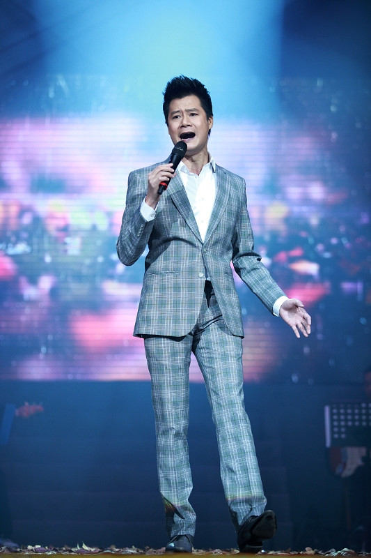 Nam ca sĩ kế tiếp có mặt trong liveshow Lá thu vàng của Mr Đàm, không ai khác chính là Quang Dũng. Chất giọng trầm ấm, phong cách đĩnh đạc, Quang Dũng đã chạm được vào lòng khán giả khi cất giọng ca khúc Mùa thu chết. Nam ca sĩ kế tiếp có mặt trong liveshow Lá thu vàng của Mr Đàm, không ai khác chính là Quang Dũng. Chất giọng trầm ấm, phong cách đĩnh đạc, Quang Dũng đã chạm được vào lòng khán giả khi cất giọng ca khúc Mùa thu chết.