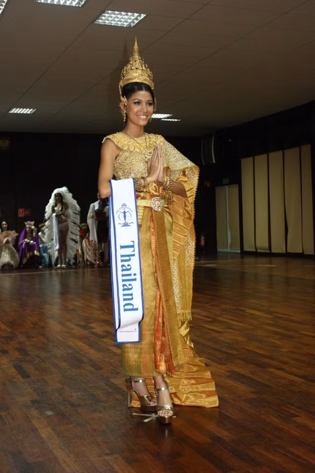 Bộ trang phục của người đẹp Thái Lan cũng được đánh giá rất cao.