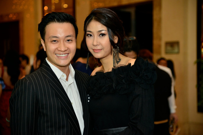 Hà Kiều Anh dành cho diễn viên Lương Mạnh Hải những cử chỉ thân mật. Hà Kiều Anh dành cho diễn viên Lương Mạnh Hải những cử chỉ thân mật.