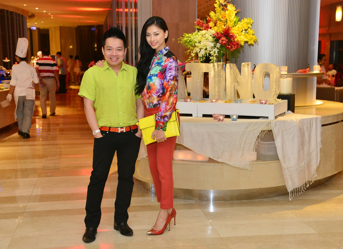 Chụp ảnh cùng doanh nhân Huy Cận.