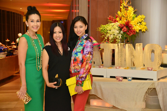 Chuyên viên trang điểm Hạ My (giữa) là người đã từng làm đẹp cho rất nhiều người nổi tiếng, trong đó có Diễm My và Ngô Thanh Vân.