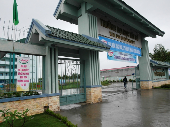 Băng-rôn với dòng chữ tự hào: "Hoa hậu Việt Nam năm 2012 Đặng Thu Thảo - sinh viên trường Đại học Tây Đô" , được trang trọng treo trước cổng trường ĐH Tây Đô, thành phố Cần Thơ. Băng-rôn với dòng chữ tự hào: "Hoa hậu Việt Nam năm 2012 Đặng Thu Thảo - sinh viên trường Đại học Tây Đô" , được trang trọng treo trước cổng trường ĐH Tây Đô, thành phố Cần Thơ.