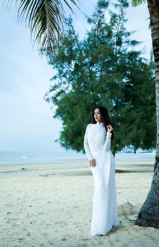 Chuyện phim xảy ra tại tỉnh Bến Tre, vùng đất Nam Bộ nổi tiếng với những rặng dừa xanh mát... Chuyện phim xảy ra tại tỉnh Bến Tre, vùng đất Nam Bộ nổi tiếng với những rặng dừa xanh mát...