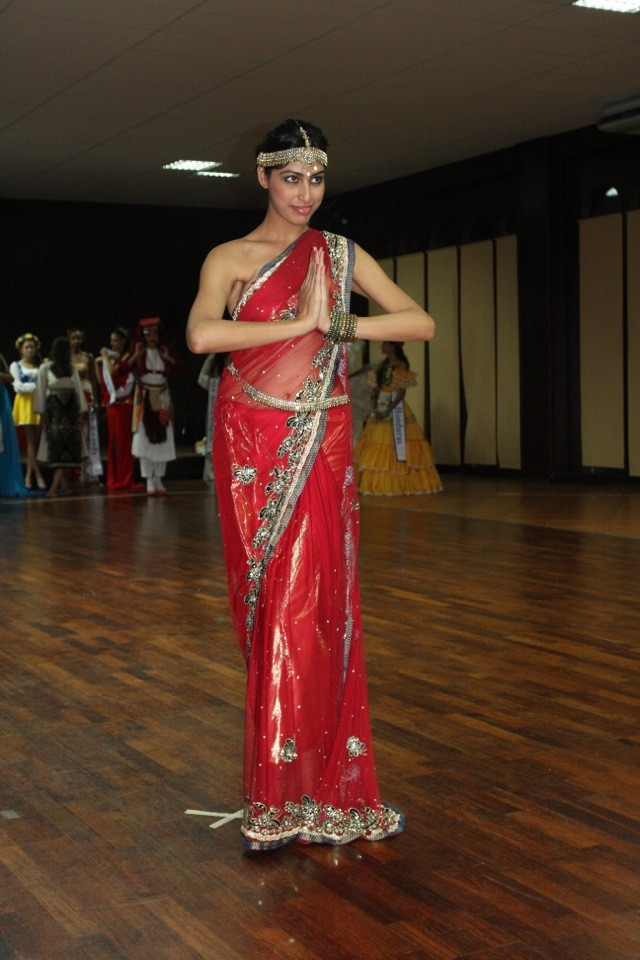 Nét đằm thắm của người đẹp Ấn Độ. Nét đằm thắm của người đẹp Ấn Độ.