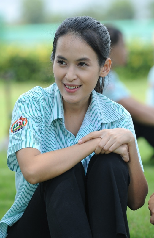 Đan xen với mối tình sóng gió của Kháng, còn có mối tình của Hương (Tú Vi đóng)....