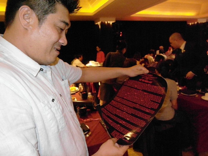 Đạo diễn của liveshow Kể từ đêm đó, Trần Vi Mỹ rất thích thú với tờ thông cáo báo chí. Đạo diễn của liveshow Kể từ đêm đó, Trần Vi Mỹ rất thích thú với tờ thông cáo báo chí.