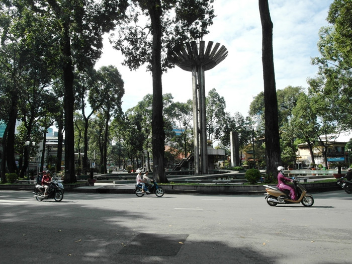 Khu vực Hồ con Rùa yên ắng trong thanh bình.