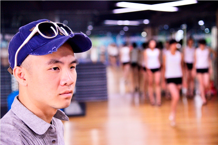 Không cầm roi “hăm dọa” thí sinh, nhưng ánh mắt nghiêm khắc của vị giám khảo Đỗ Mạnh Cường cũng đủ làm cho các cô gái khiếp vía. Không cầm roi “hăm dọa” thí sinh, nhưng ánh mắt nghiêm khắc của vị giám khảo Đỗ Mạnh Cường cũng đủ làm cho các cô gái khiếp vía.