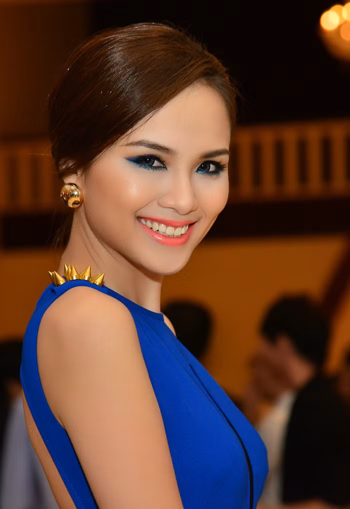 Nụ cười tươi rất rạng ngời của Hoa hậu Diễm Hương.