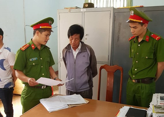 Ông Huỳnh Bê bị bắt vì hành vi lừa đảo chiếm đoạt tài sản (Ảnh: báo Sài gòn giải phóng) Ông Huỳnh Bê bị bắt vì hành vi lừa đảo chiếm đoạt tài sản (Ảnh: báo Sài gòn giải phóng)