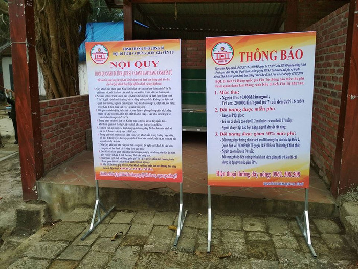 Biểu giá thu phí tại khu di tích Yên Tử (Ảnh: Nguyễn Tuấn) Biểu giá thu phí tại khu di tích Yên Tử (Ảnh: Nguyễn Tuấn)