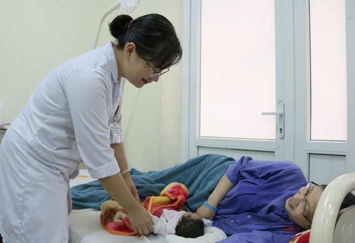 Hai mẹ con sản phụ M. đã an toàn (Ảnh: Bệnh viện Bệnh viện Việt Nam - Thụy Điển Uông Bí) Hai mẹ con sản phụ M. đã an toàn (Ảnh: Bệnh viện Bệnh viện Việt Nam - Thụy Điển Uông Bí)