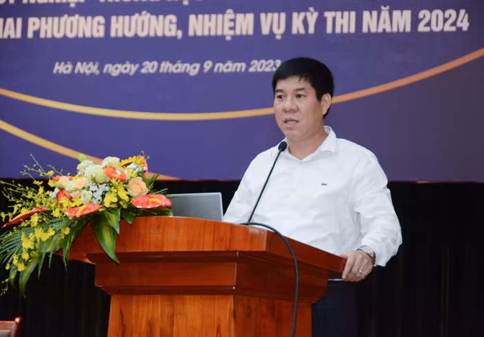 Phó giáo sư - Tiến sĩ Huỳnh Văn Chương, Cục trưởng Cục Quản lý chất lượng (Bộ Giáo dục và Đào tạo) tại hội nghị Phó giáo sư - Tiến sĩ Huỳnh Văn Chương, Cục trưởng Cục Quản lý chất lượng (Bộ Giáo dục và Đào tạo) tại hội nghị