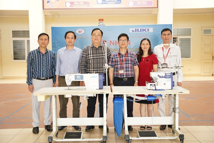 Trường Đại học Công nghiệp Dệt May Hà Nội tiếp nhận thiết bị tài trợ của Công ty TNHH Juki Machinery Việt Nam (tháng 4/2023) . Ảnh: website nhà trường Trường Đại học Công nghiệp Dệt May Hà Nội tiếp nhận thiết bị tài trợ của Công ty TNHH Juki Machinery Việt Nam (tháng 4/2023) . Ảnh: website nhà trường