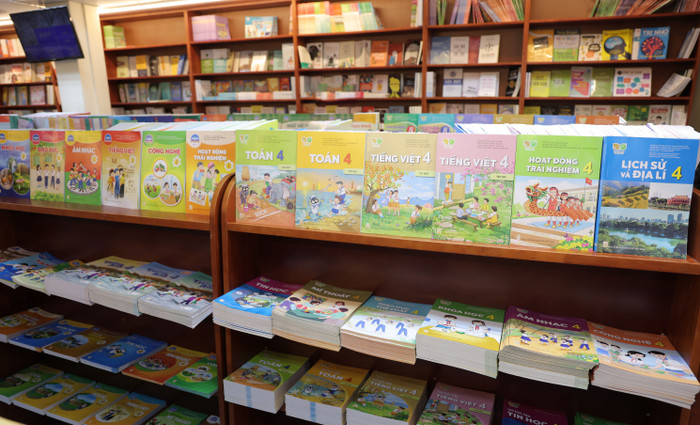 Đến thời điểm này, Nhà xuất bản Giáo dục Việt Nam đã cung ứng đủ số lượng đặt hàng SGK của các địa phương, đồng thời tiếp tục cung ứng số lượng sách phát sinh của một số tỉnh/thành phố