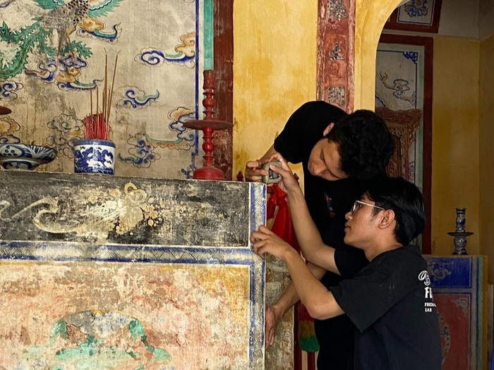 Sinh viên Khoa Kiến trúc, Trường Đại học Bách khoa – Đại học Đà Nẵng tham gia hỗ trợ triển khai giải pháp tôn tạo kiến trúc cảnh quan Làng cổ Phong Nam, xã Hòa Châu, Huyện Hòa Vang, thành phố Đà Nẵng. Ảnh: NVCC Sinh viên Khoa Kiến trúc, Trường Đại học Bách khoa – Đại học Đà Nẵng tham gia hỗ trợ triển khai giải pháp tôn tạo kiến trúc cảnh quan Làng cổ Phong Nam, xã Hòa Châu, Huyện Hòa Vang, thành phố Đà Nẵng. Ảnh: NVCC