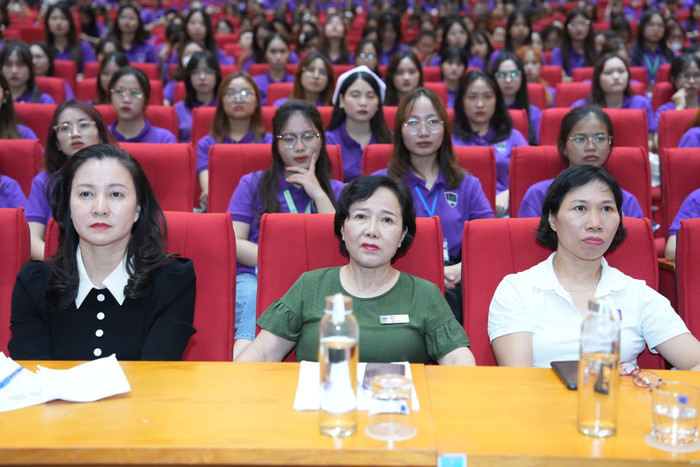 Gần 700 sinh viên Trường Đại học Giáo dục tham gia trải nghiệm các hoạt động giáo dục tại Hệ thống giáo dục Vinschool. Gần 700 sinh viên Trường Đại học Giáo dục tham gia trải nghiệm các hoạt động giáo dục tại Hệ thống giáo dục Vinschool.