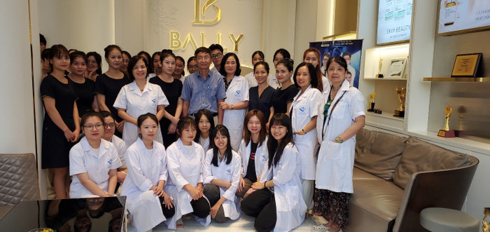 Sinh viên khoa Y trong buổi hoạt động tham quan