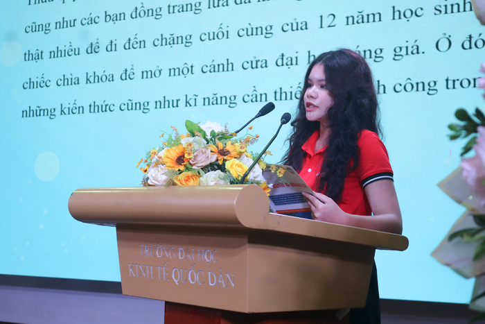 Lê Châu Anh - Tân sinh viên khóa 2, chuyên ngành Tài chính và Quản lý chương trình cử nhân Quốc tế liên kết giữa Đại học La Trobe và Đại học Kinh tế quốc dân