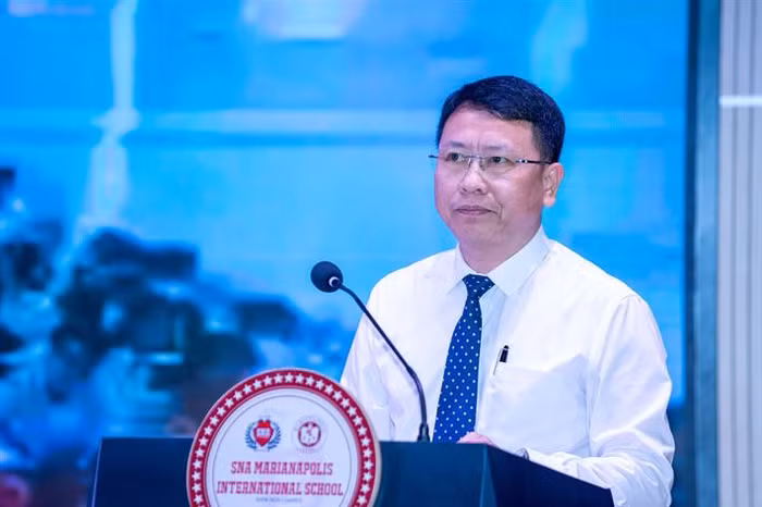 Ông Trần Văn Đạt - Quyền Vụ trưởng Vụ Giáo dục Chính trị và công tác học sinh, sinh viên phát biểu tại buổi lễ