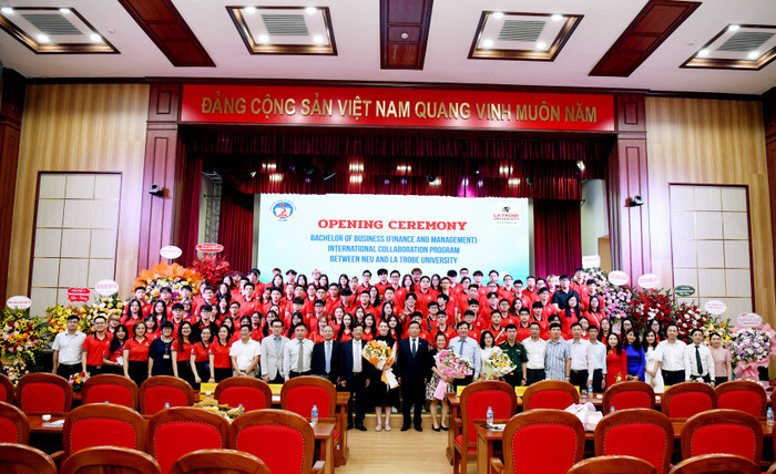 Lễ khai giảng kết thúc trong niềm hân hoan của các tân sinh viên