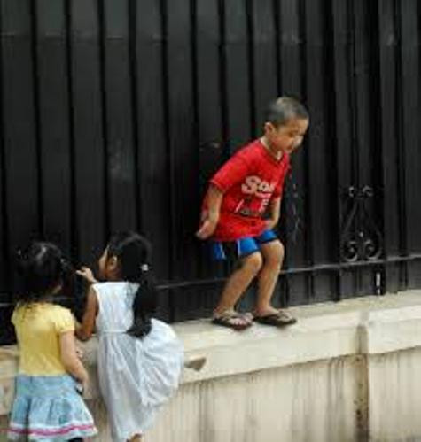 Để con trẻ có một trò chơi lành mạnh thì cần có sự chung tay góp sức từ phía gia đình và xã hội.