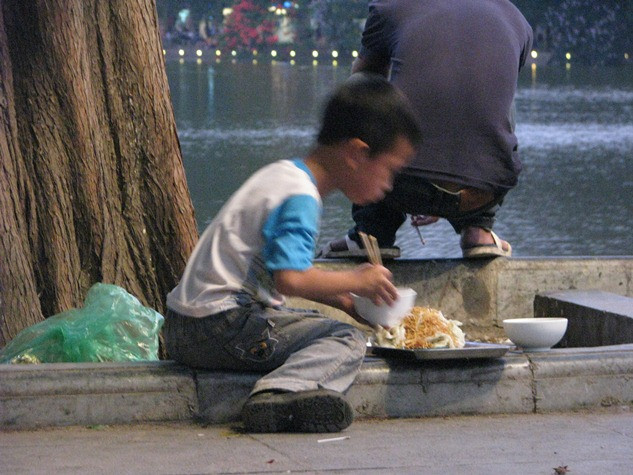 Tình trạng trẻ em bị ngược đãi, bị bóc lột sức lao động, bị lôi kéo vào những vấn đề tiêu cực, tệ nạn xã hội, bạo lực bất lương trở thành tội phạm đang diễn ra phức tạp.