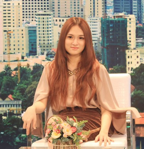 Ca sĩ Hương Giang trong chương trình mỗi tuần một chuyện. Ảnh: Internet Ca sĩ Hương Giang trong chương trình mỗi tuần một chuyện. Ảnh: Internet