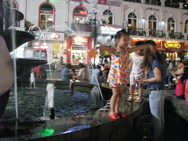 Cha mẹ thờ ơ, thiếu trách nhiệm với con cái sẽ kéo theo nhiều hệ lụy sẽ xảy ra ngay trước mắt của mình.