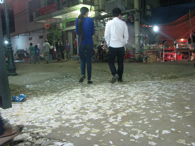 “Quay lưng lại với rác, không chịu đối mặt với những gì đã và đang diễn ra ngay tại chân mình” chị Hải Yến bức xúc lên tiếng.