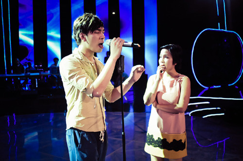 Với kinh nghiệm 20 năm ca hát, diva Mỹ Linh đã chăm chú lắng nghe và chỉ ra điểm mạnh, điểm yếu của thí sinh Lê Việt Anh Với kinh nghiệm 20 năm ca hát, diva Mỹ Linh đã chăm chú lắng nghe và chỉ ra điểm mạnh, điểm yếu của thí sinh Lê Việt Anh