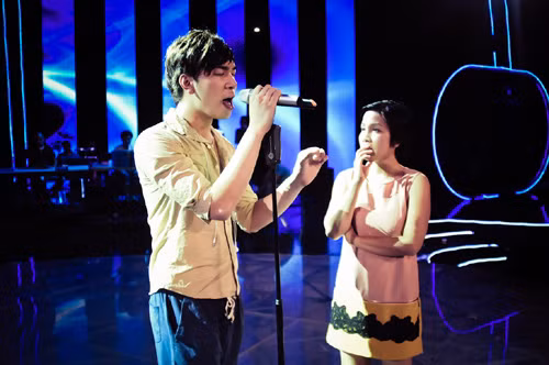 Với kinh nghiệm 20 năm ca hát, diva Mỹ Linh đã chăm chú lắng nghe và chỉ ra điểm mạnh, điểm yếu của thí sinh Lê Việt Anh