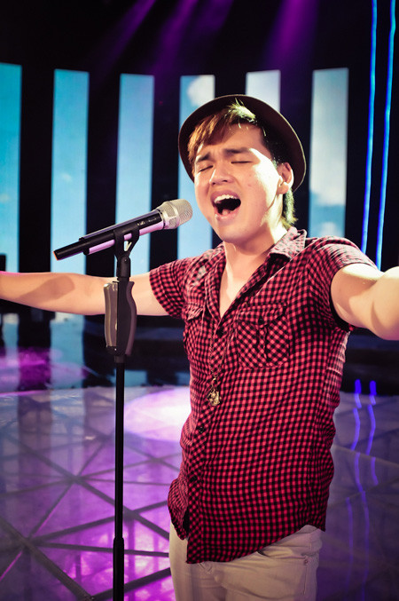 Nguyễn Trần Trung Quân cũng gặp khó khăn trước hai nhạc phẩm "Gió mùa về" của nhạc sĩ Lê Minh Sơn và "Can’t help falling in love" (Andea Bocelli). Nguyễn Trần Trung Quân cũng gặp khó khăn trước hai nhạc phẩm "Gió mùa về" của nhạc sĩ Lê Minh Sơn và "Can’t help falling in love" (Andea Bocelli).