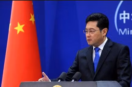 Tần Cương, người phát ngôn Bộ Ngoại giao Trung Quốc công bố khoản viện trợ hôm thứ Hai và viện trợ bổ sung hôm qua 14/11 cho Philippines, một phản ứng đã làm mất điểm trong con mắt cộng đồng quốc tế và khu vực.