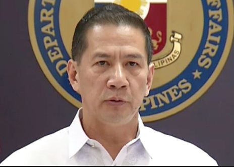 Người phát ngôn Bộ Ngoại giao Philippines Raul Hernandez. Người phát ngôn Bộ Ngoại giao Philippines Raul Hernandez.