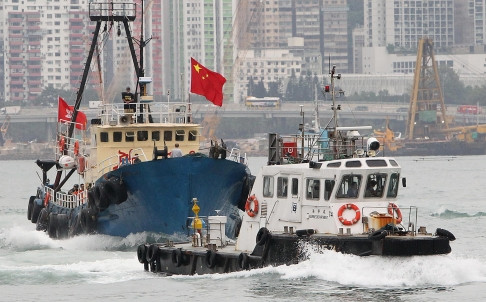 Tàu cá Khải phong 2 năm ngoái từng liều lĩnh xông tới Senkaku, tuần này lại 4 lần tìm cách ra Biển Đông đột nhập trái phép khu vực quần đảo Trường Sa, nhưng đều bị các cơ quan chức năng sở tại kịp thời ngăn chặn. Tàu cá Khải phong 2 năm ngoái từng liều lĩnh xông tới Senkaku, tuần này lại 4 lần tìm cách ra Biển Đông đột nhập trái phép khu vực quần đảo Trường Sa, nhưng đều bị các cơ quan chức năng sở tại kịp thời ngăn chặn.