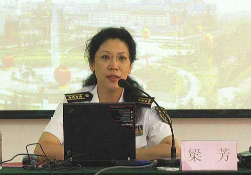 Phương Lương, nữ Đại tá quân đội Trung Quốc với quan điểm hiếu chiến. Phương Lương, nữ Đại tá quân đội Trung Quốc với quan điểm hiếu chiến.