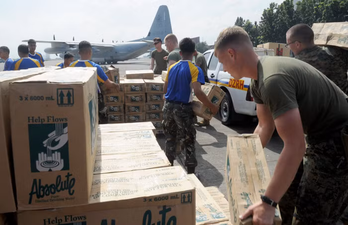 Mỹ, Nhật Bản đang đi đầu trong những nỗ lực giúp đỡ Philippines khắc phục hậu quả thảm họa siêu bão Haiyan, động thái khiến Thời báo Hoàn Cầu đứng ngồi không yên vì sợ Trung Quốc "mất thể diện".